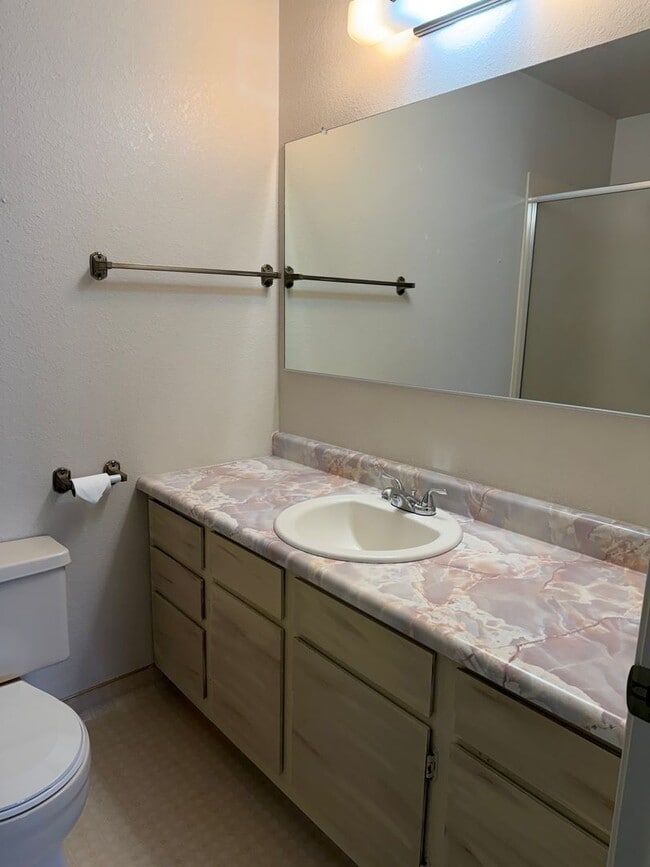 Building Photo - Jackson Townhome