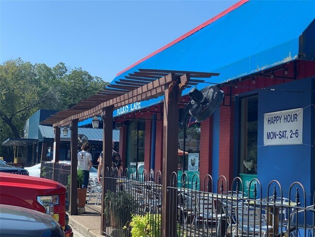 Building Photo - 407 E 45th St