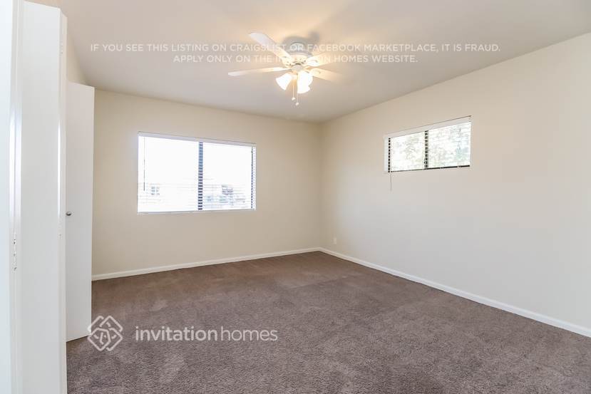 Building Photo - 2401 W Shady Glen Ave