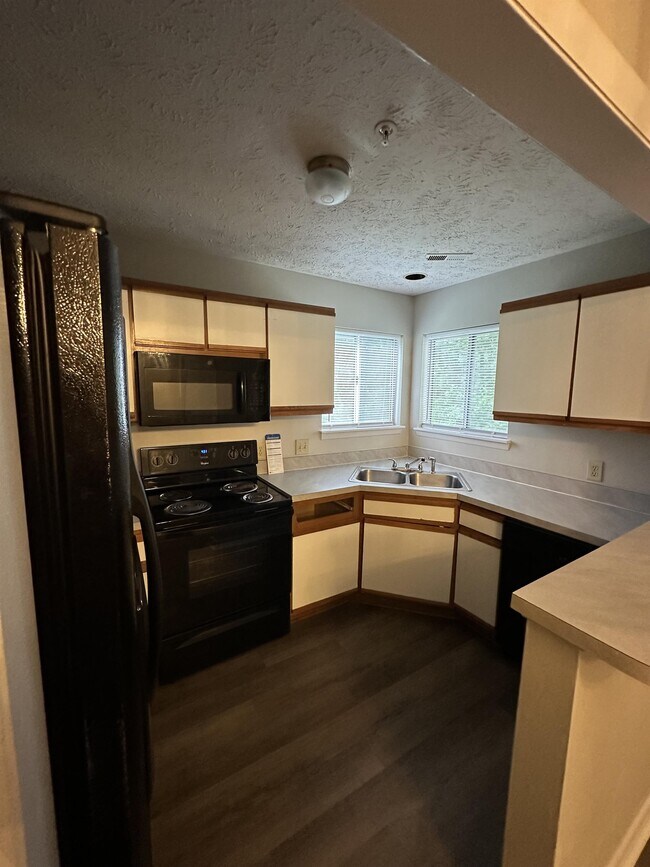 Building Photo - 3371 Galleria Dr