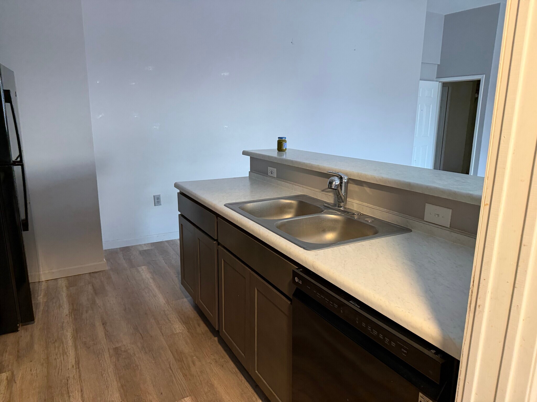 Kitchen - 101 E Saint Louis St