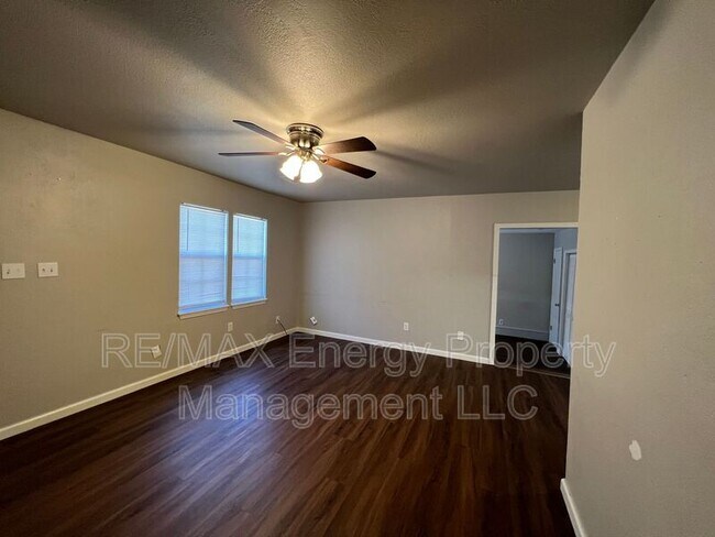 Building Photo - 2224 Doris Ave