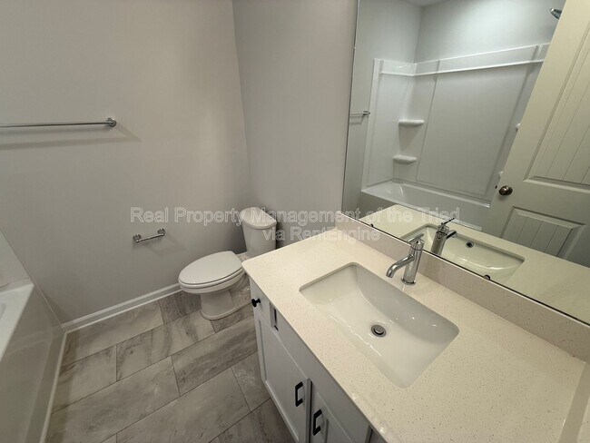 Building Photo - 907 Elderberry Wy