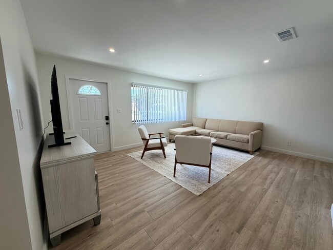 Building Photo - 908 Lighthouse Dr