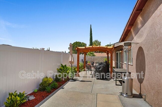 Building Photo - 14628 Daisy Meadow St