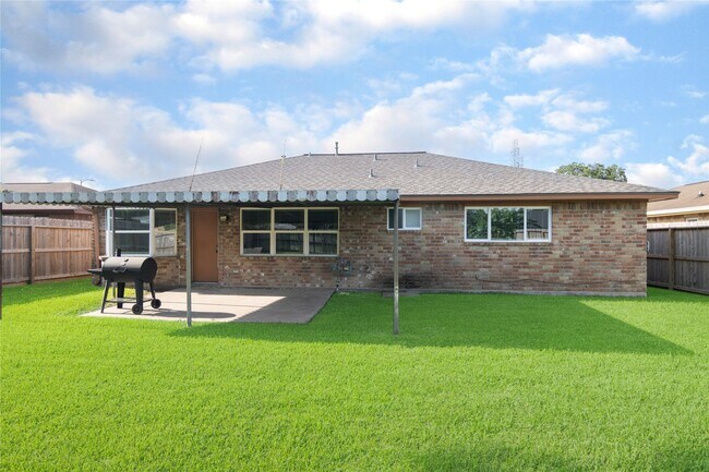 Building Photo - 4158 Bermuda Dr