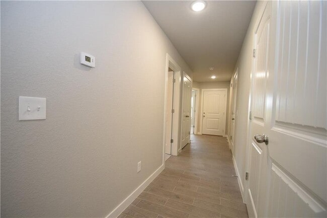 Building Photo - 422 Rineel Ave