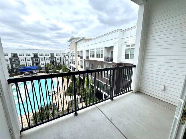 Building Photo - 401 W 25th St