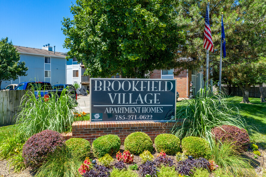 Primary Photo - Brookfield Village Apartments