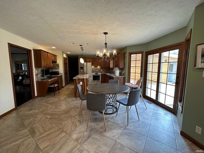 Building Photo - 3825 E Devonshire Ln