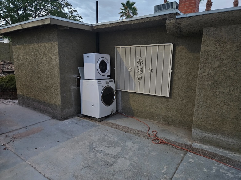 Building Photo - 5130 S Placentia Pkwy