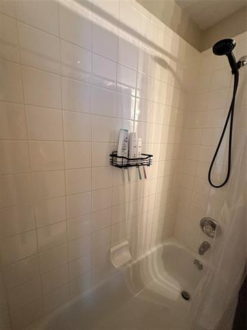 Building Photo - 2450 Streamside Ct