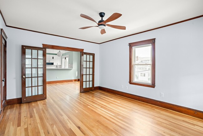 Building Photo - 706 Mt Auburn St