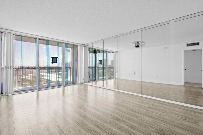 Building Photo - 18081 Biscayne Blvd