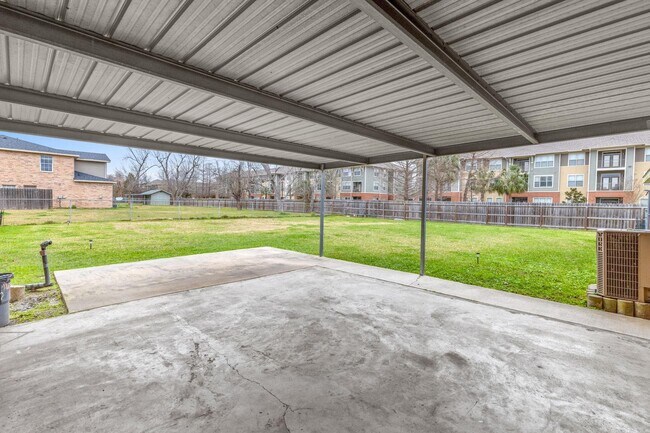 Building Photo - 1412 W McNeese St