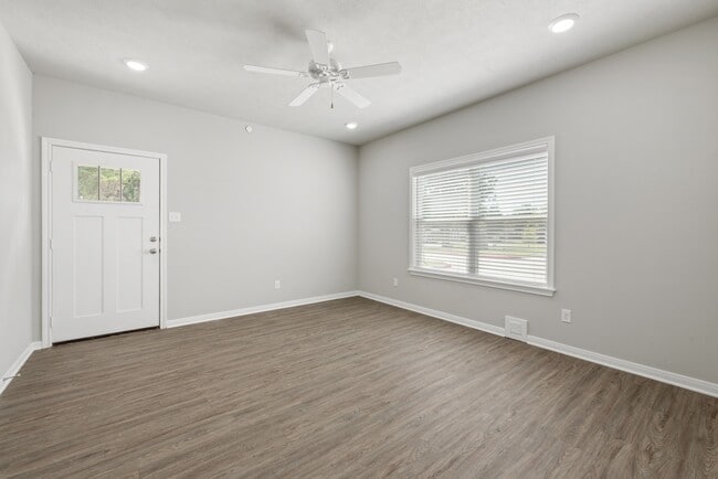 Building Photo - 1326 Prairie Dr