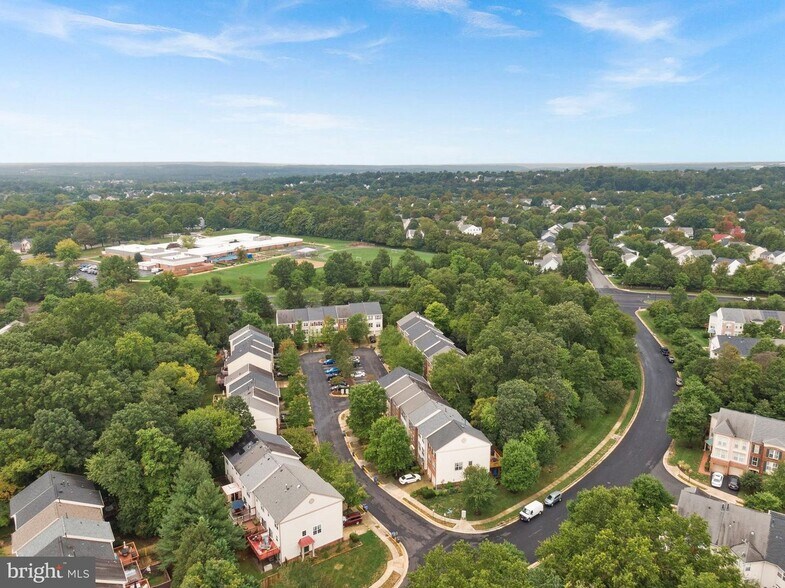 Building Photo - 43116 Autumnwood Sq