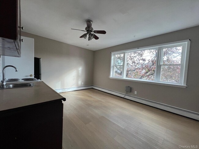 Building Photo - 1313 Jericho Tpke