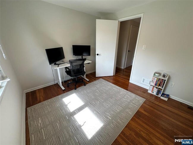 Building Photo - 339 Durie Ave