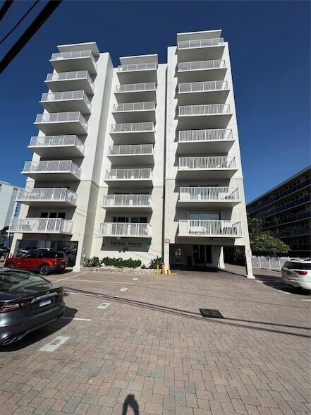 Building Photo - 95 N Birch Rd