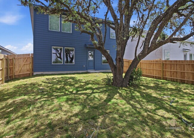 Building Photo - "Spacious 4-Bedroom Retreat with 2.5 Baths in Beautiful San Antonio!"