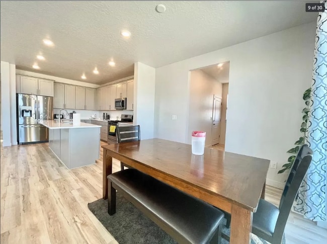 Building Photo - 2162 N Cloverleaf Wy