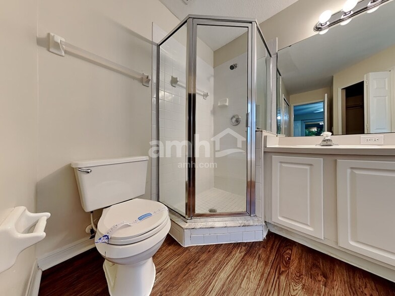 Building Photo - 4417 King Edward Dr