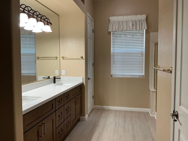 Building Photo - 1750 Bella Terra Dr