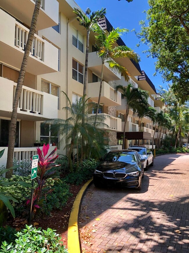 Building Photo - 1800 Sans Souci Blvd