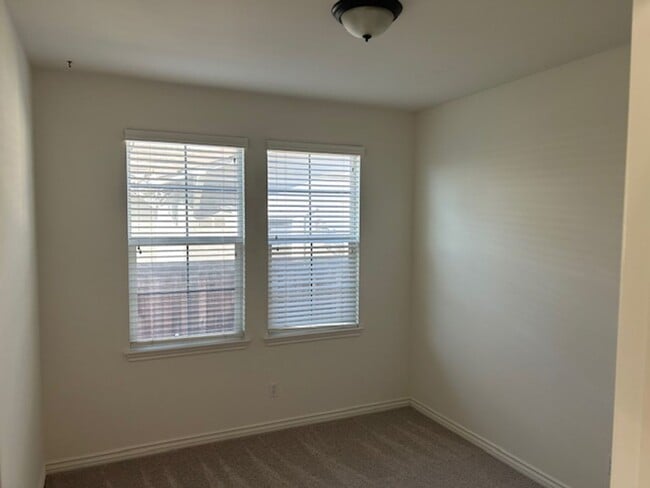 Building Photo - 40352 Charlesburg Dr