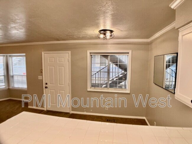 Building Photo - 567 N 200 E