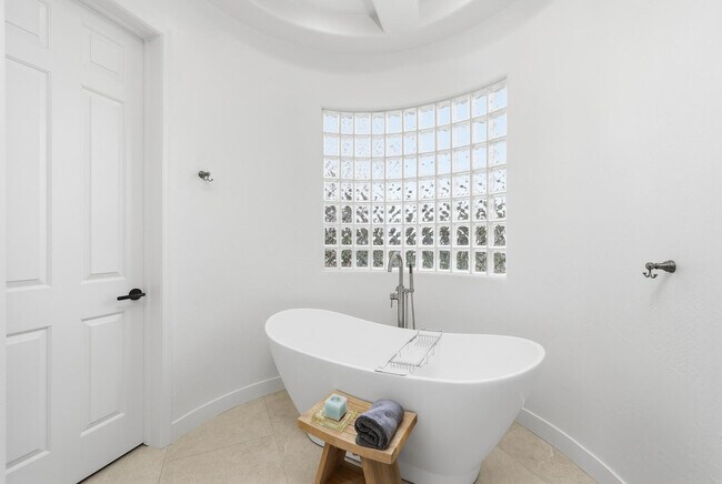 Building Photo - 6570 S Bogle Ave