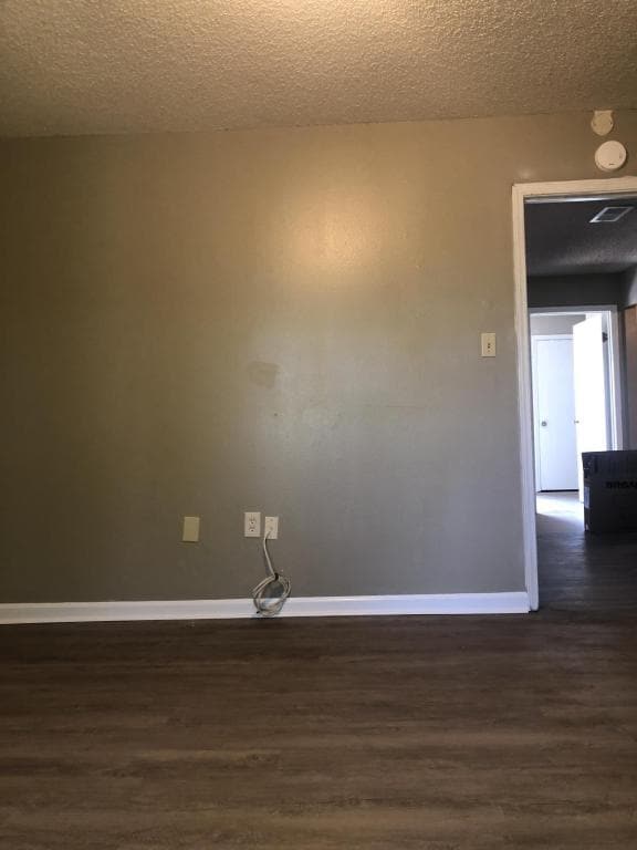 Building Photo - 2025 Sherwood Meadow Dr