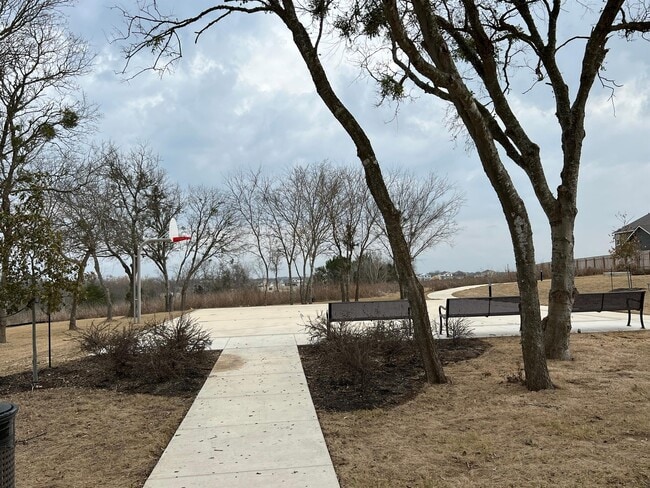 Building Photo - 300 Geode Glen