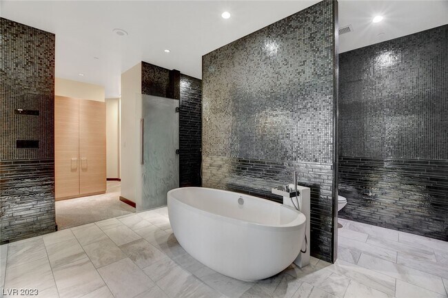 Building Photo - 3750 Las Vegas Blvd S