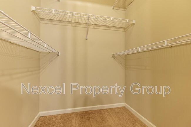 Building Photo - 2961 Churchwell Dr