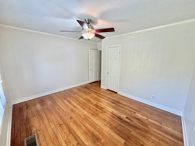 Building Photo - 163 S Fenwick Rd