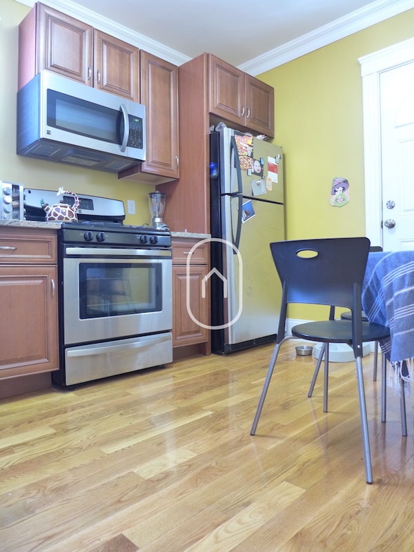 Building Photo - 203 Hillside St