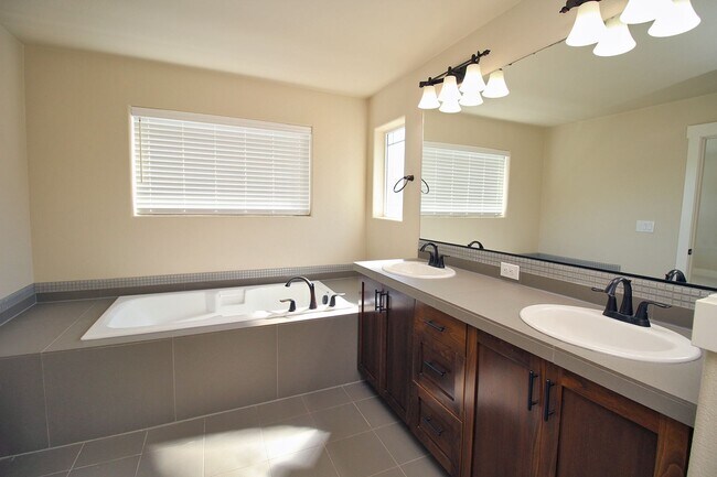 Building Photo - 13490 SW Calabash Terrace