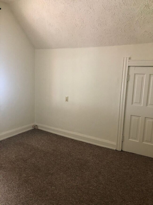 Building Photo - 1115 N College Ave