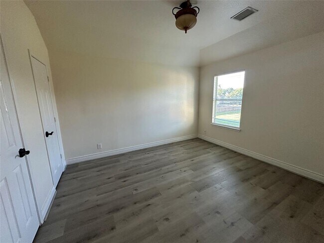 Building Photo - 5703 Saragosa Dr