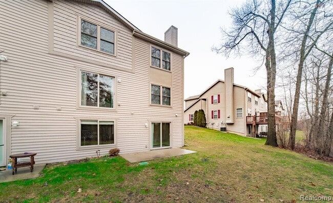 Building Photo - 324 Stratford Ln