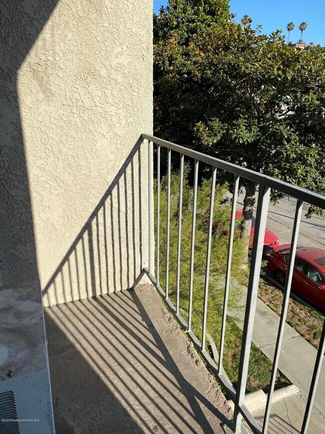 Building Photo - 4225 Del Mar Ave