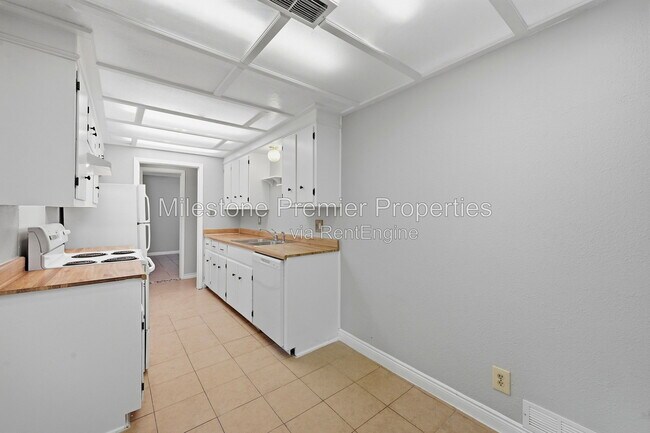 Building Photo - 1312 Churchill Way W