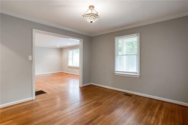 Building Photo - 1640 Belle Isle Cir NE
