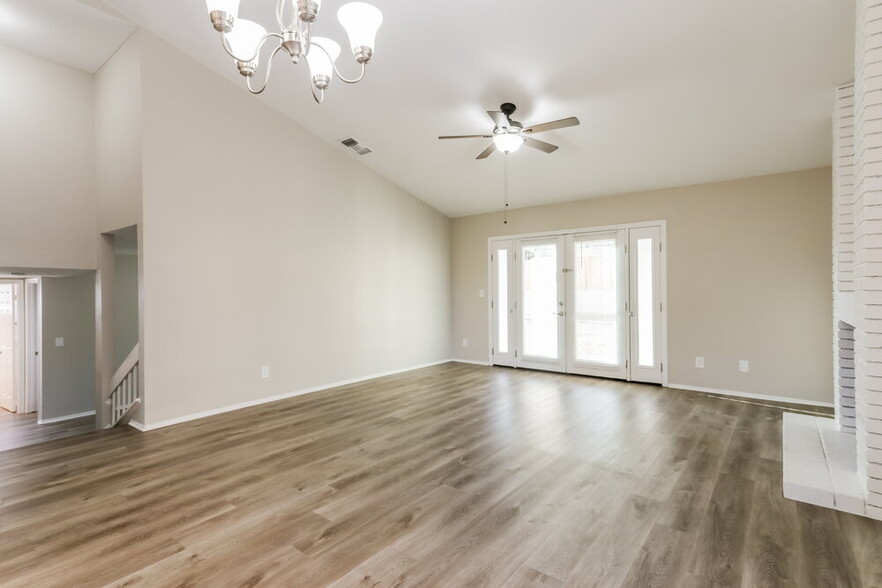 Building Photo - 7916 N Roundstone Dr