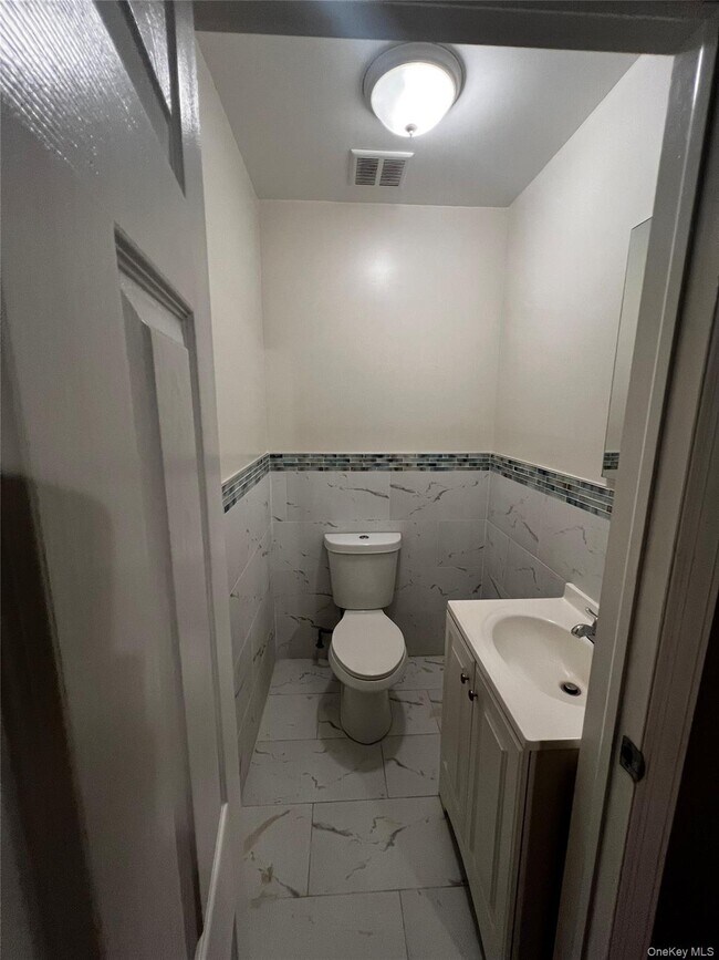 Building Photo - 349 Warwick Ave