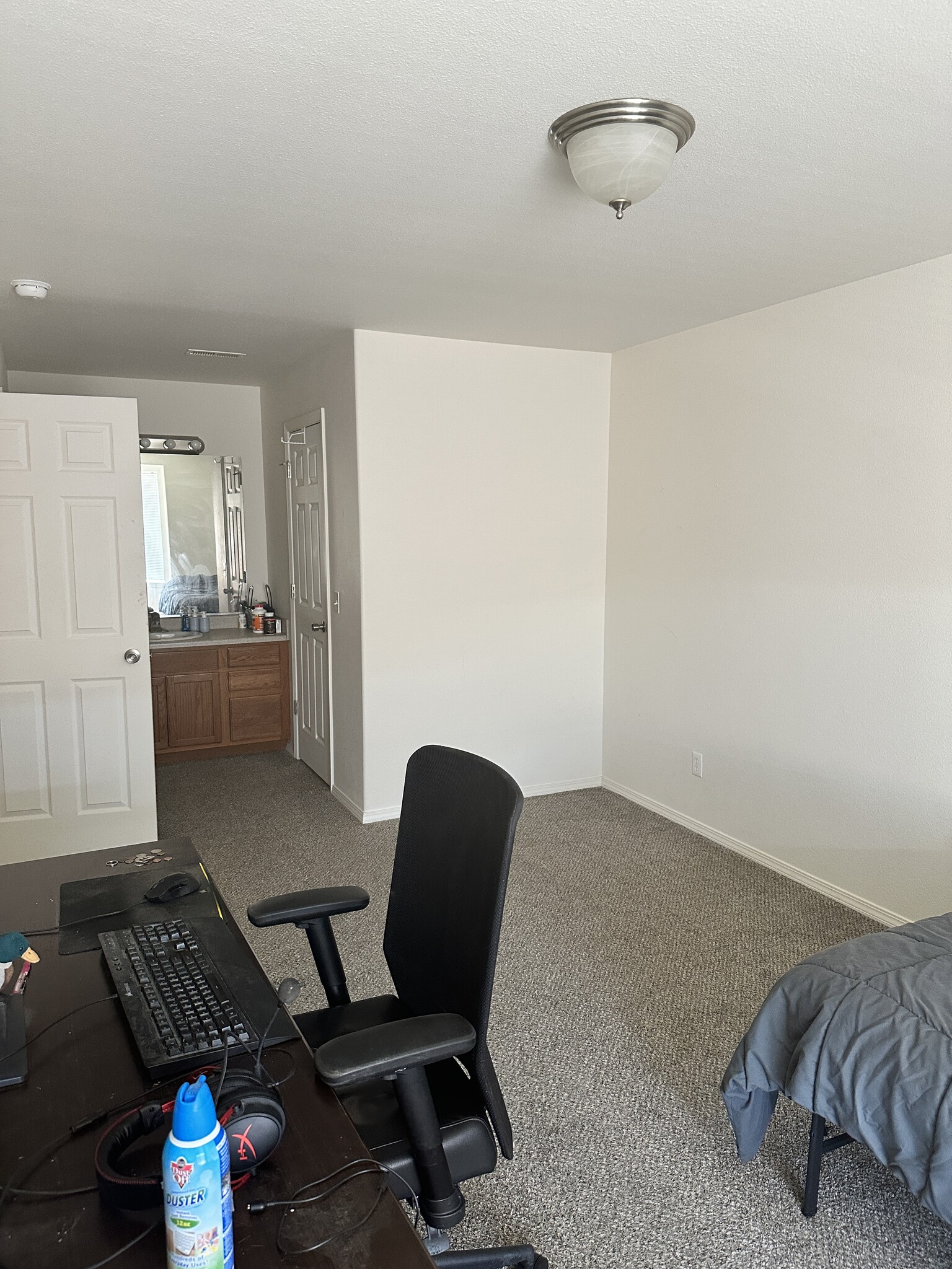 Master bedroom - 1096 Longbow Ln