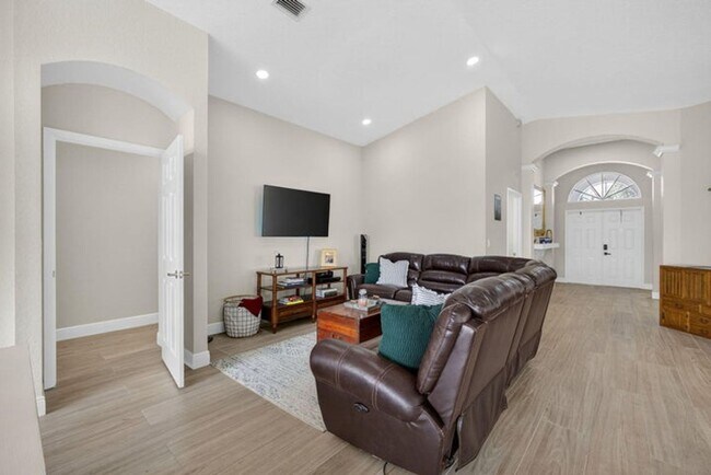 Building Photo - 15155 Newquay Ct