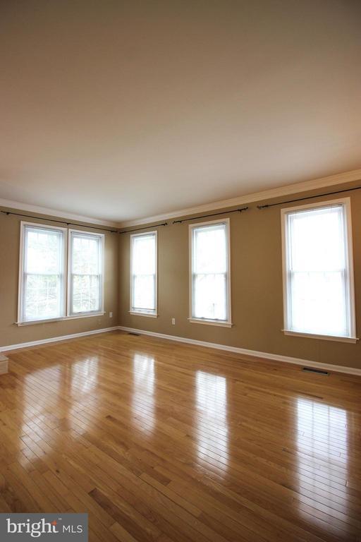 Building Photo - 10470 Courtney Dr